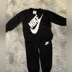 Nike 2 Piece set. (Sweater & Sweat pants) size 12M